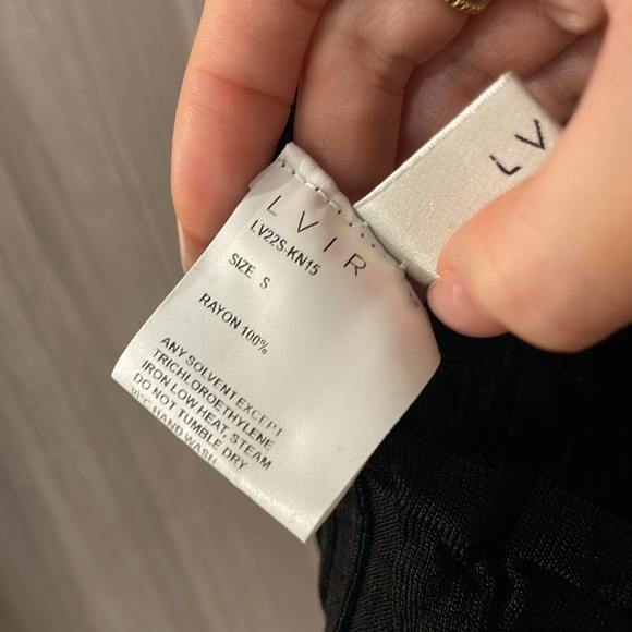 LVIR black Rayon pleated Tank Top size S - Picture 9 of 9